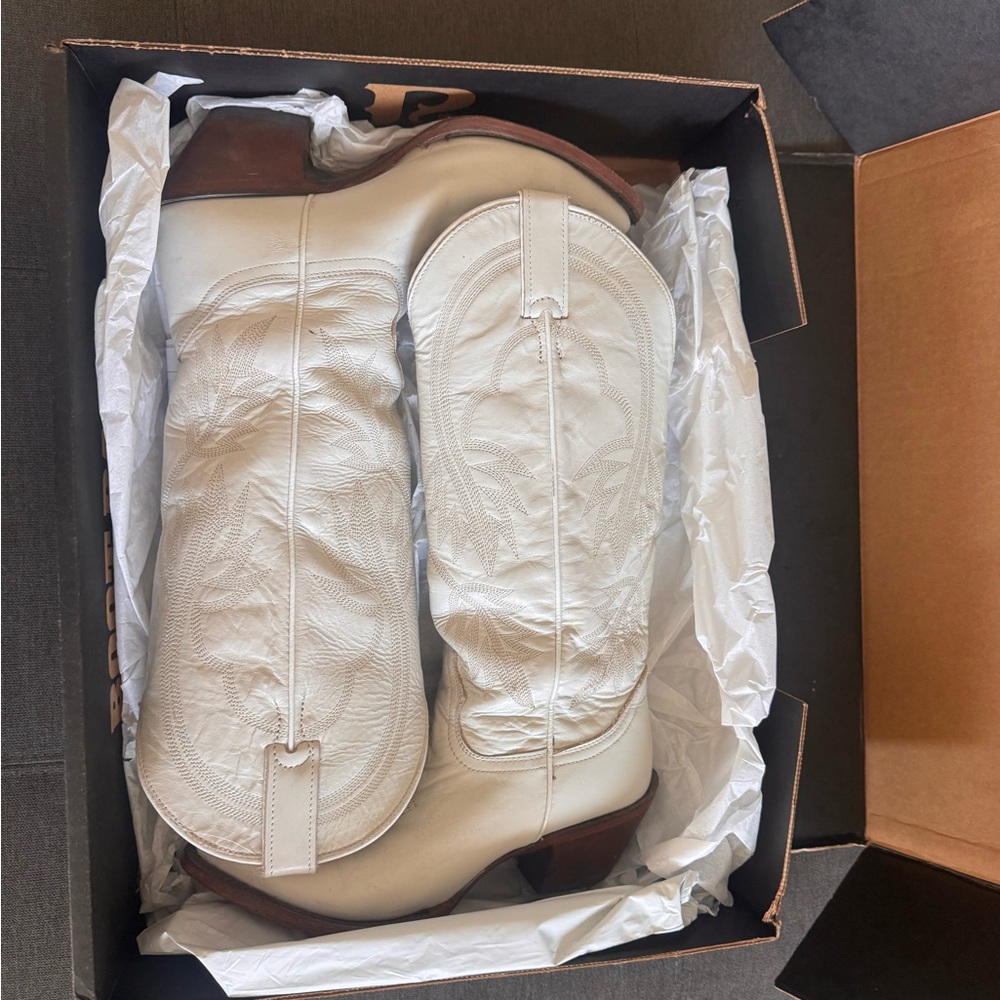 Idyllwind Cream Leather Heeled Boots - Picture 2 of 7